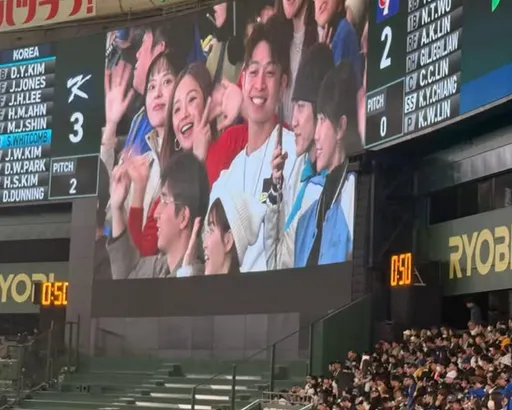 經典賽｜賴慧如跟老公登上東京巨蛋電視牆！喊「辛苦台灣英雄」吃大餐慶祝