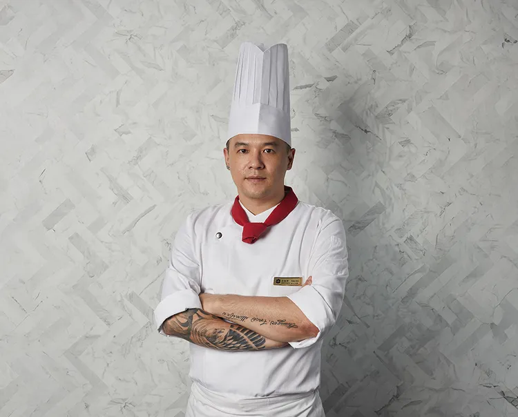 台南遠東香格里拉點心坊主廚許煜新，長期關注國際甜點趨勢，持續引進全球話題甜點並結合在地口味創新，打造兼具潮流與品質的甜點體驗。業者提供