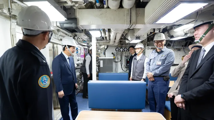 總統賴清德視導海鯤軍艦。翻攝自賴清德threads