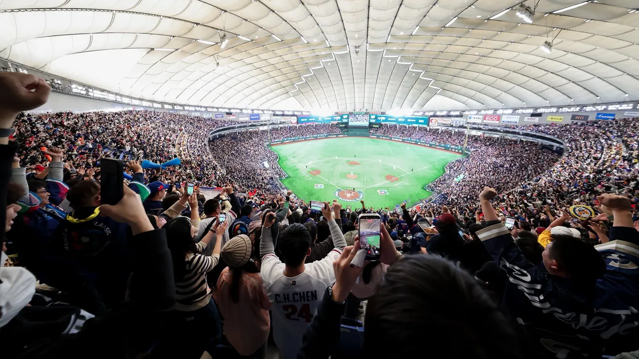 黃揚明表示支持行政院長為國手加油，但將須動員的包機行程定調為「自費」顯得矯情。卓榮泰臉書