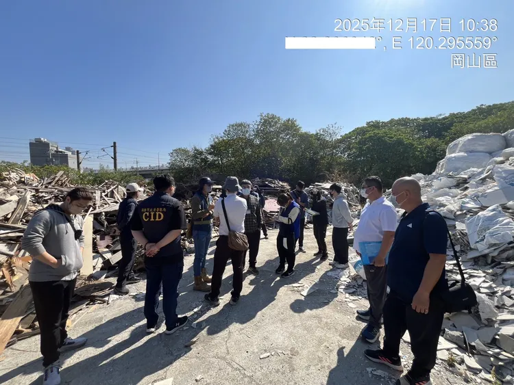 嫌犯承租高雄市岡山區新樂街、巨輪路等廠房，作為垃圾堆置及轉運場所。橋檢提供