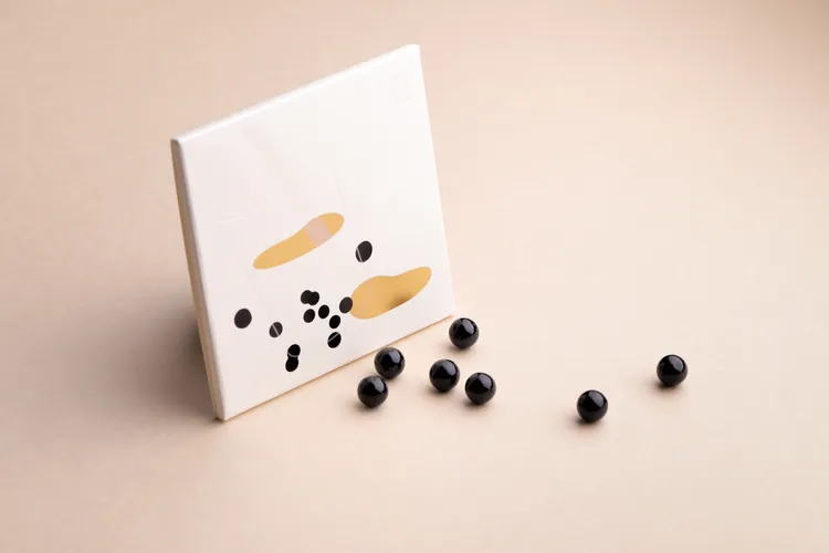 來好LAI HAO吸油面紙－醇香珍奶款，以台灣茶葉精油與烏龍茶葉渣製成，輕鬆帶走油光，散發淡雅茶香。質感包裝融入台灣文化元素，典雅呈現新台灣風格。台北凱撒大飯店提供