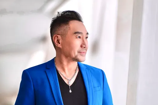 「三金歌王」急性青光眼＋嚴重白內障動刀治療　「重見光明」開春拋喜訊