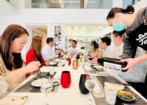 早知劉怡萱存在！王定宇曾與湧言會受常如山私廚款待　暢飲「清酒之王」