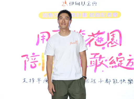 楊祐寧首個沒爸爸的過年吐心境　笑曝被女兒排擠只能睡邊邊