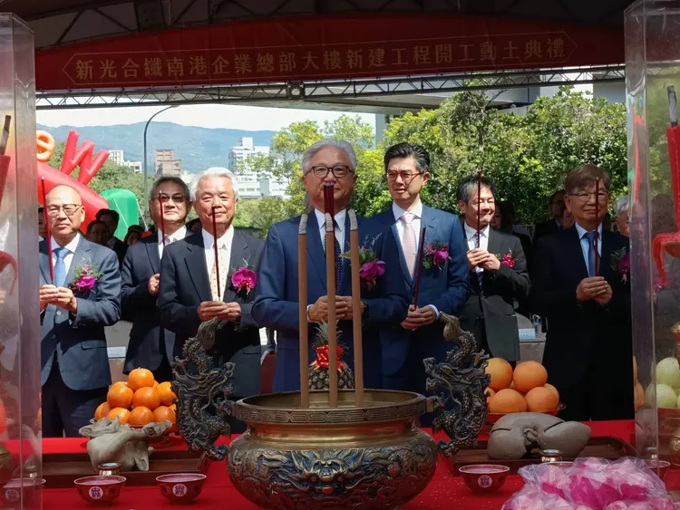 新纖南港企業總部今舉辦開工動土典禮。許麗珍攝