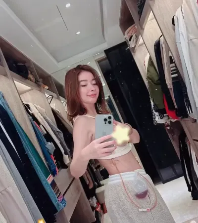 許維恩日前自拍記錄與引流管共存的日子。翻攝許維恩IG