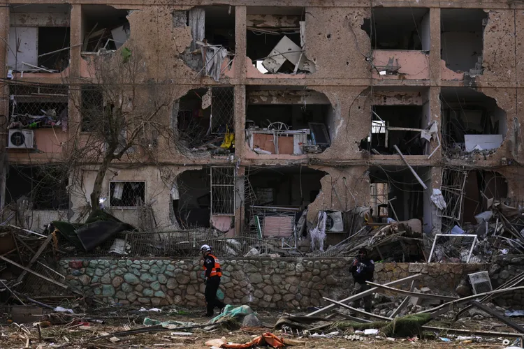 飛彈造成以色列超過160人受傷。美聯社