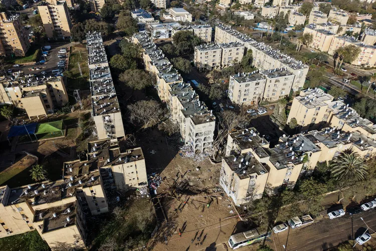 整個社區都受到飛彈波及。路透社