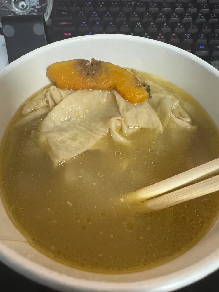 火鍋已吃了一大半，消費者才發現南瓜上有蟲。Threads/_09._.kyy._.20_提供