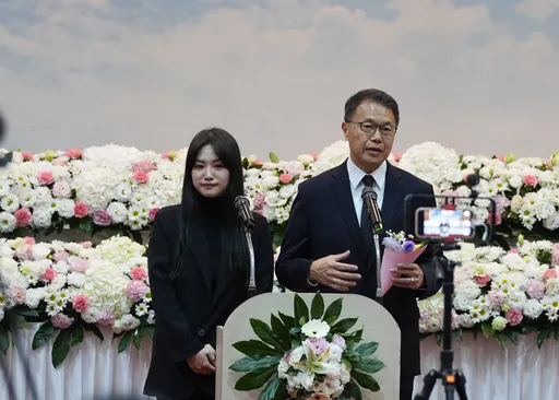 吳中純今告別式！梅聖旻淚崩「不會忘了妳，會照顧好岳母女兒」
