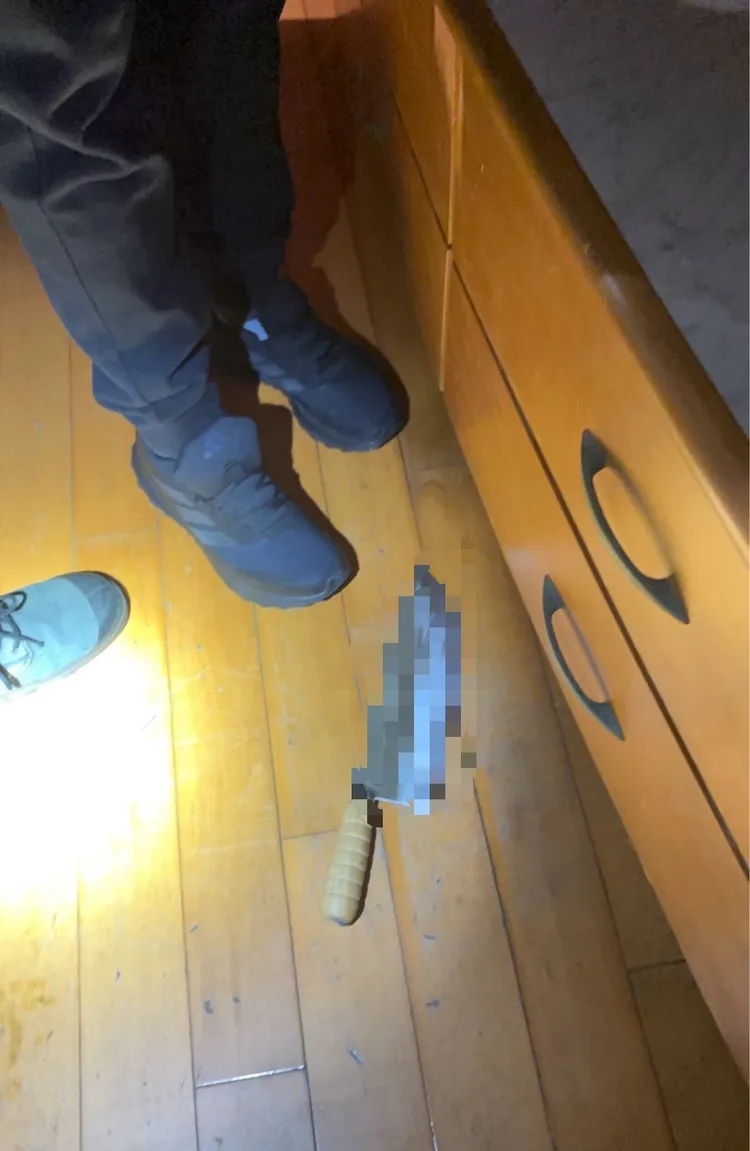 警方查獲兇刀。翻攝畫面