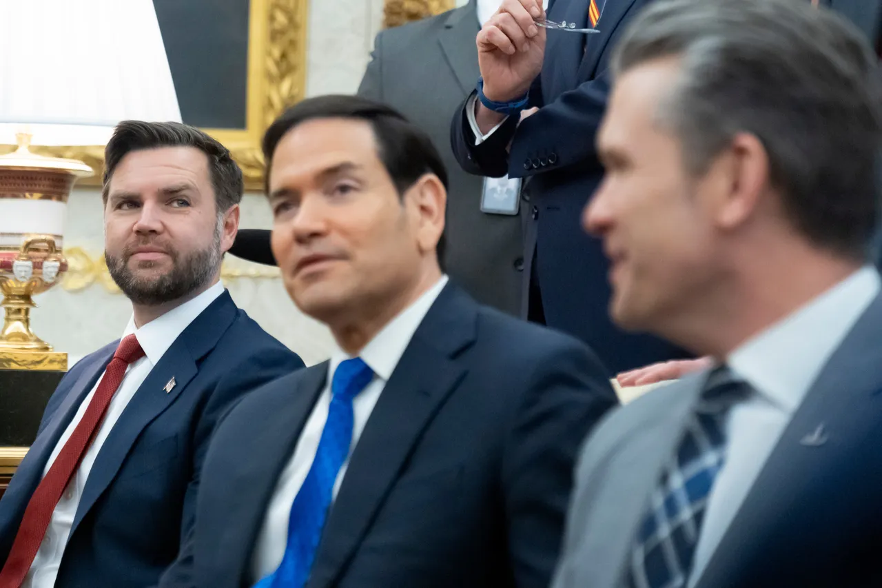 近期國務卿盧比歐（中）比副總統范斯（左）風光。美聯社