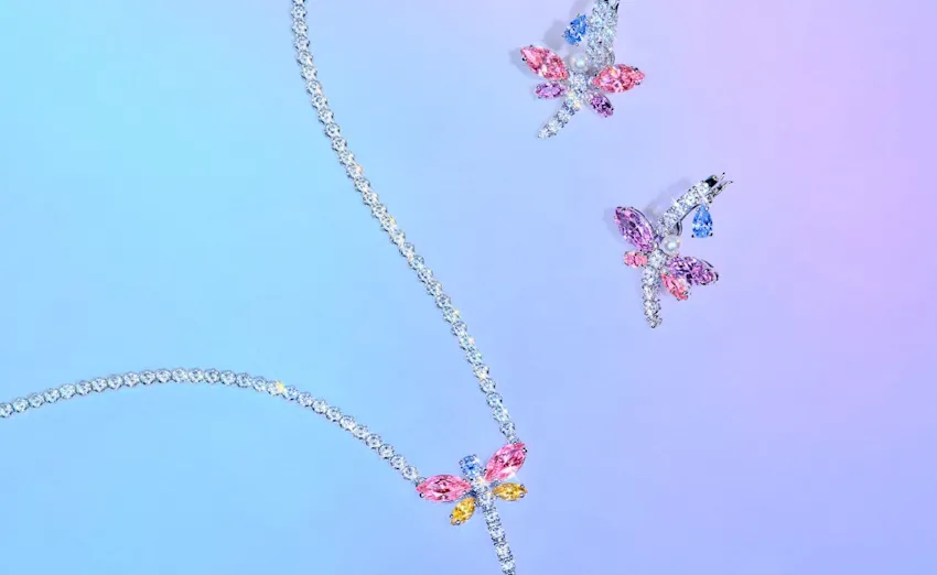 全新聯名系列將大自然蓬勃的生命力轉化為精緻璀璨的珠寶。品牌提供