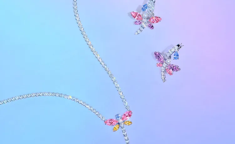 全新聯名系列將大自然蓬勃的生命力轉化為精緻璀璨的珠寶。品牌提供