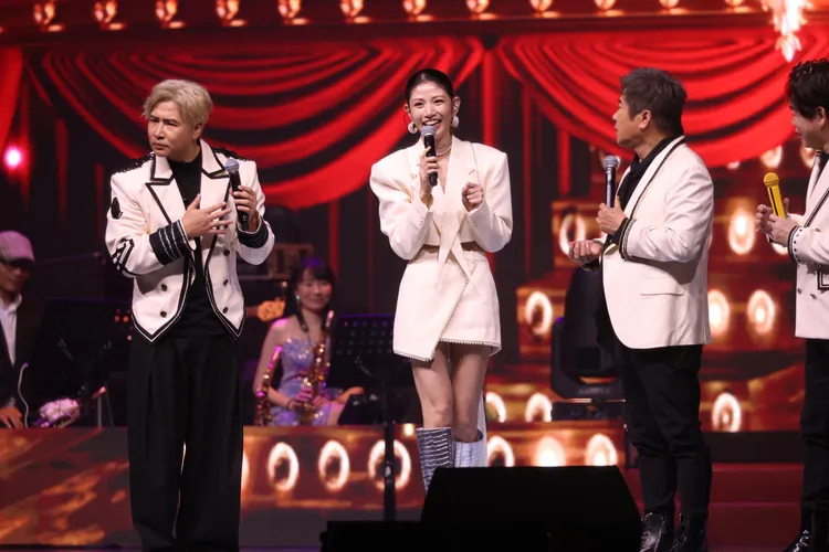 李千娜（中）受訪，與歐弟（左）與胡瓜說笑虧。莊宗達攝