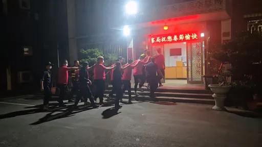 嘉義宮廟爆衝突！立即上演街頭格鬥　民雄警火速查緝12人到案