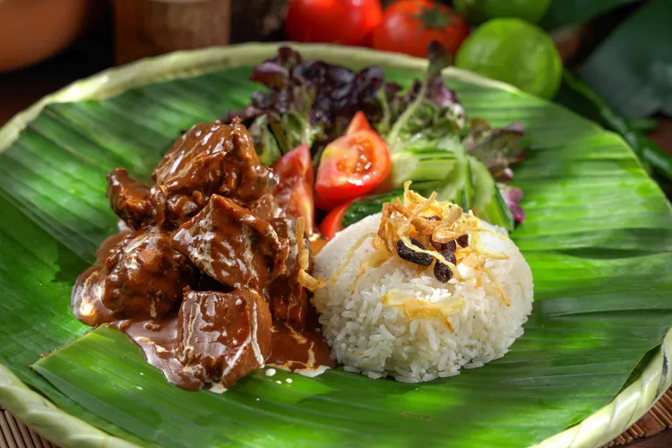 被譽為世界最美味料理之一的「巴東牛肉」將在Sunny Buffet能夠品嘗到。君品Collection提供