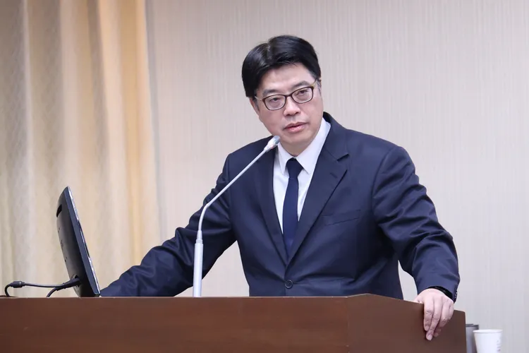 最後質詢在邱垂正未直接回應，廖先翔重複李貞秀的問題後當「傳聲筒」之下結束。記者莊宗達攝