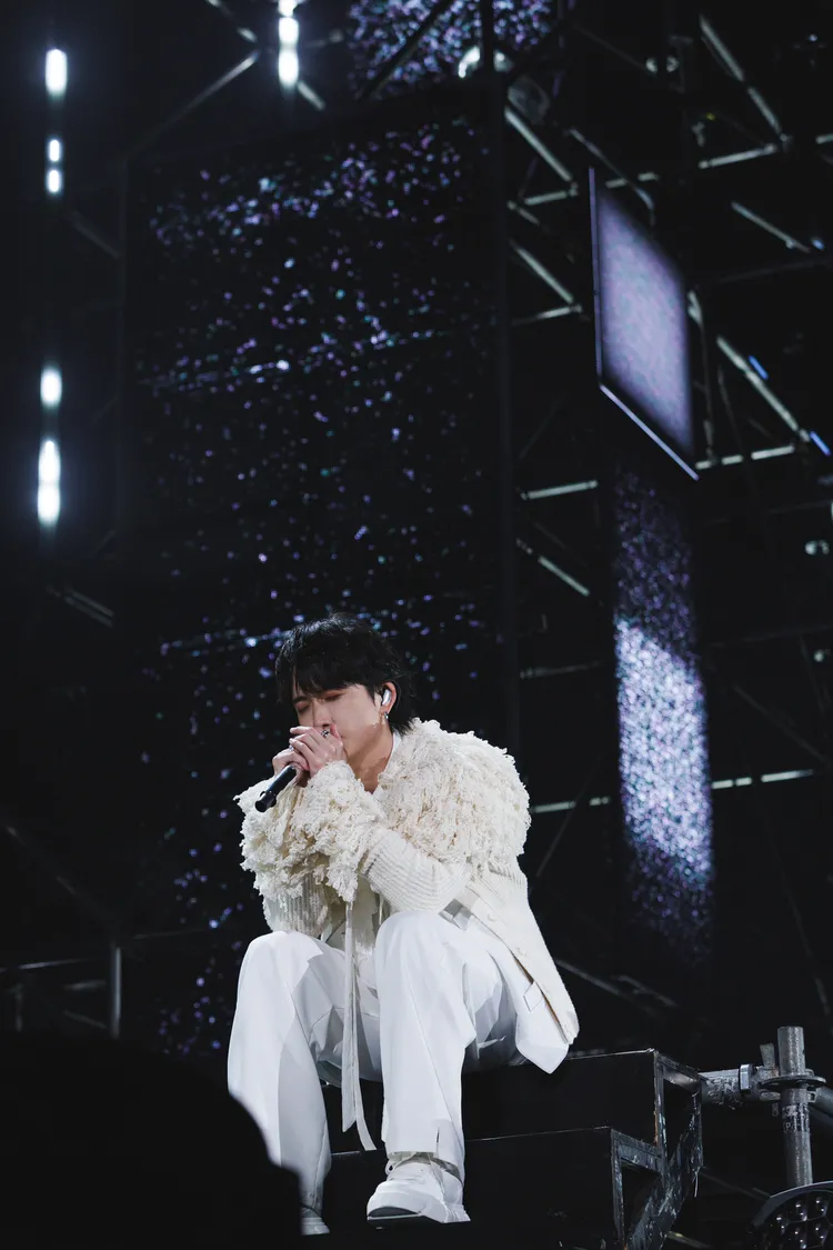 邱鋒澤深情演唱。寬宏藝術提供