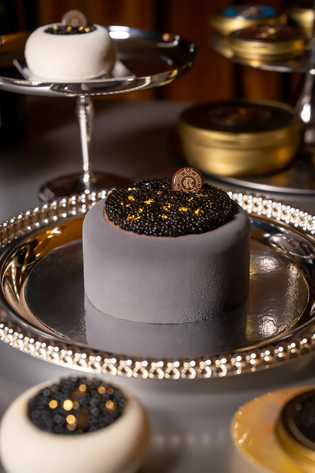 魚子醬黑鑽石蛋糕。業者提供