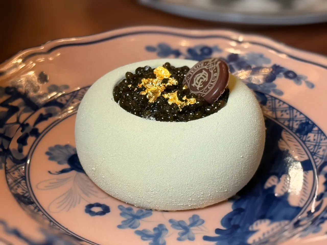 台灣獨家限定魚子醬開心果起司蛋糕。陳揚盛攝