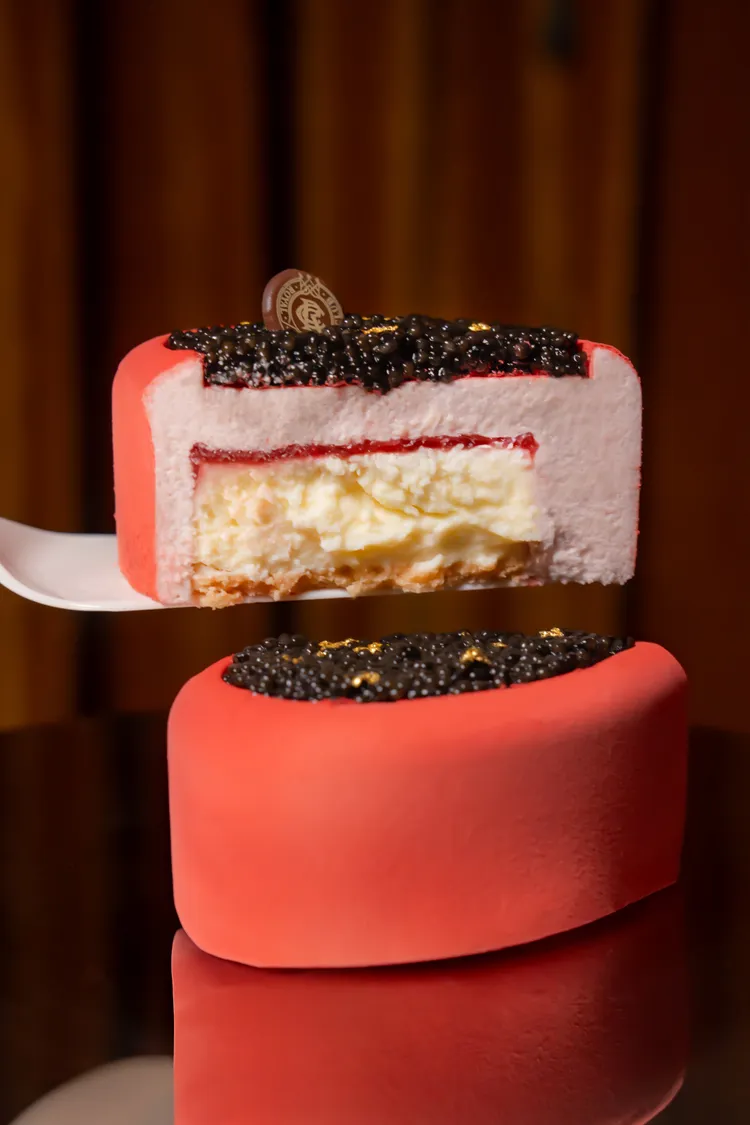 心型魚子醬紅寶石蛋糕。業者提供