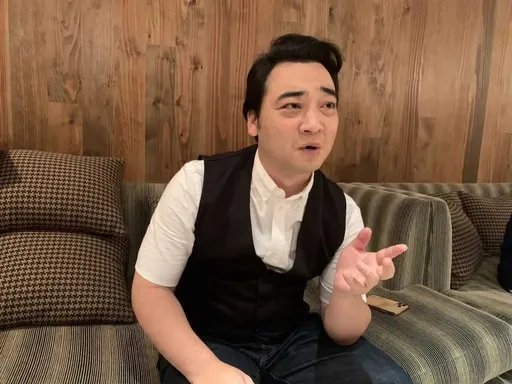 諧星外景車上性侵堅稱無罪　受害者母親出庭淚崩：女兒深陷痛苦