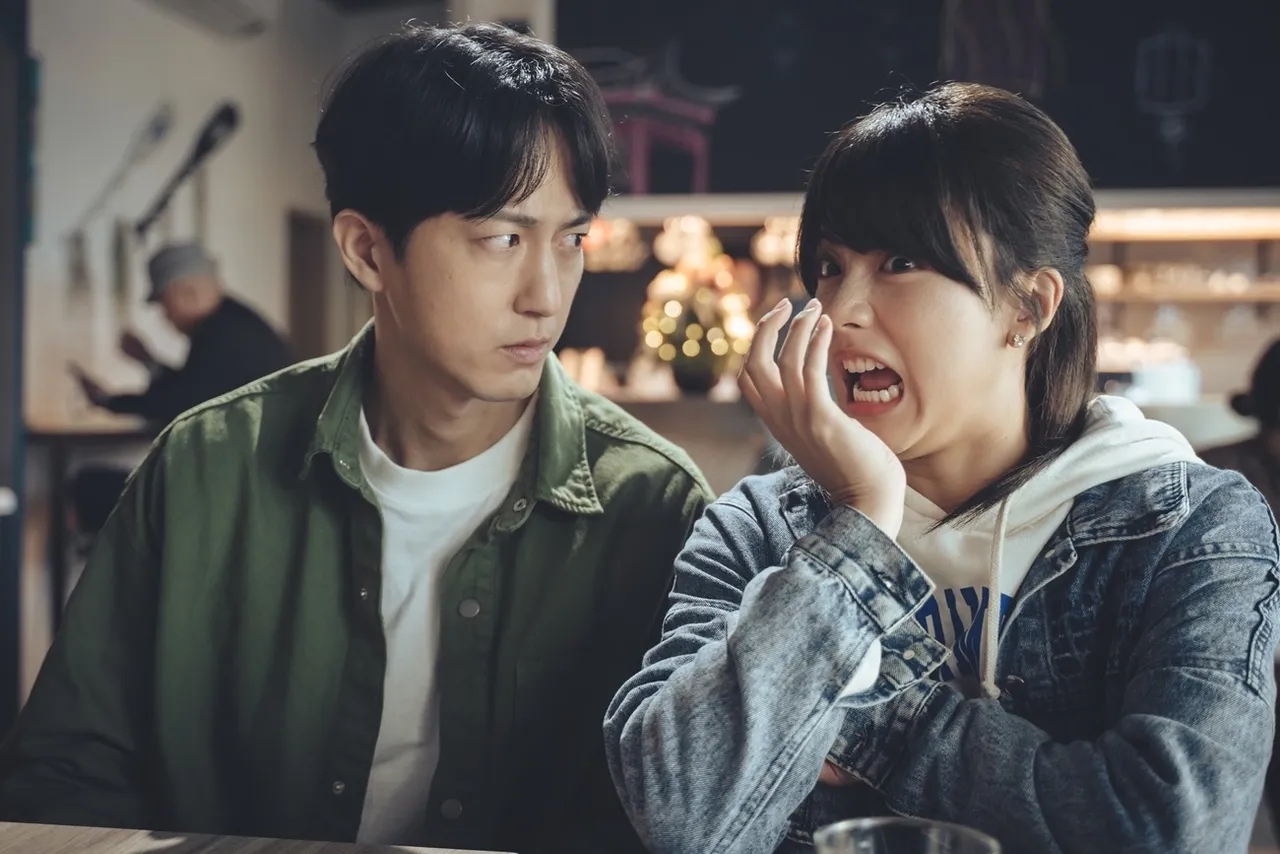 邱昊奇（左）也是演員出身，曾和王上菲主演《開心鬼》。資料照