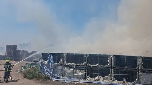 屏東林邊太陽能板原料儲料廠大火！4小時控制火勢
