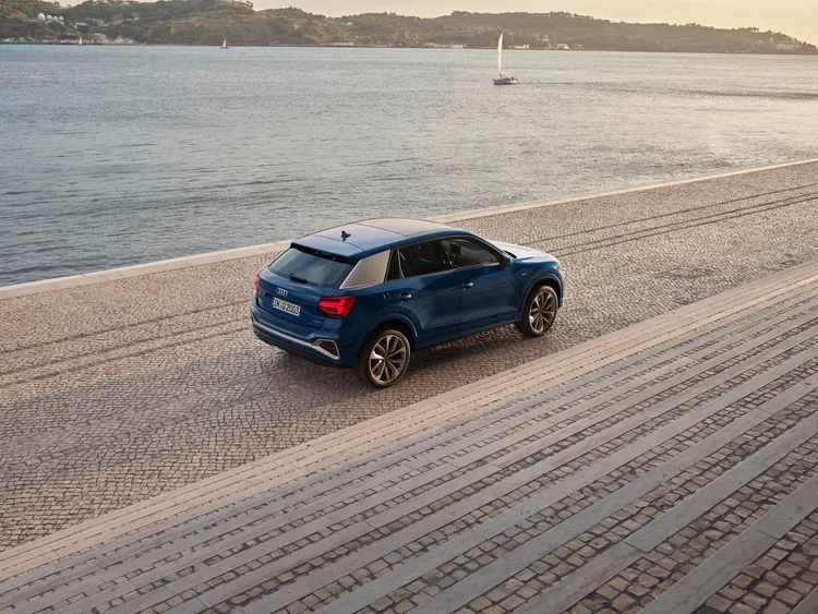 Q2車系兩款車型皆採35 TFSI動力設定，S line車型則搭配運動化懸吊，強化操控回饋。原廠照片