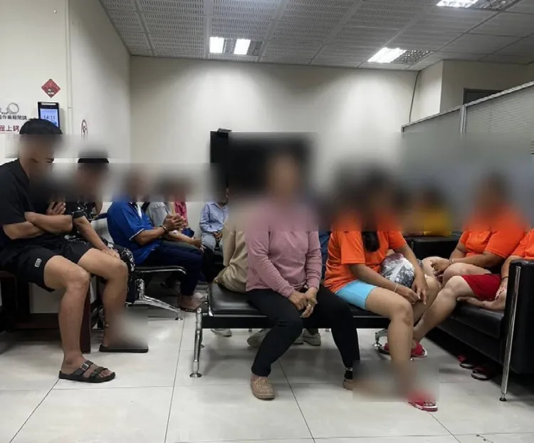 檢警逮捕多名以觀光名義來台打工的泰國女子。民眾提供