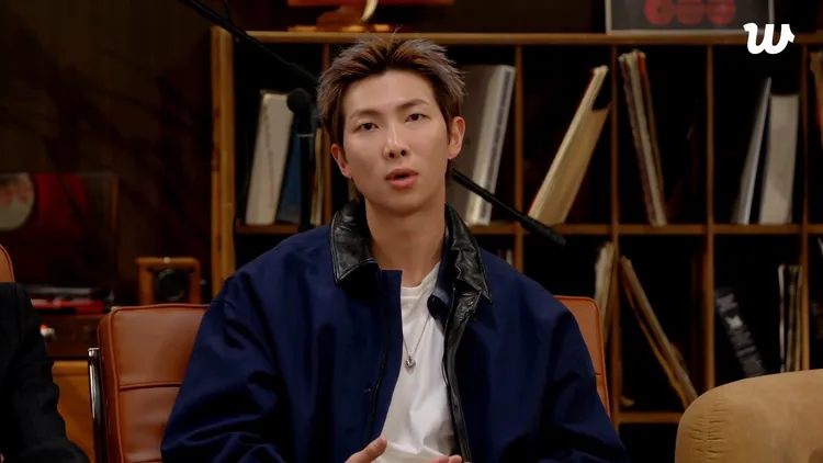 RM昨天彩排扭傷腳，對於明天演出無法跳舞感到惋惜。翻攝BTS Weverse