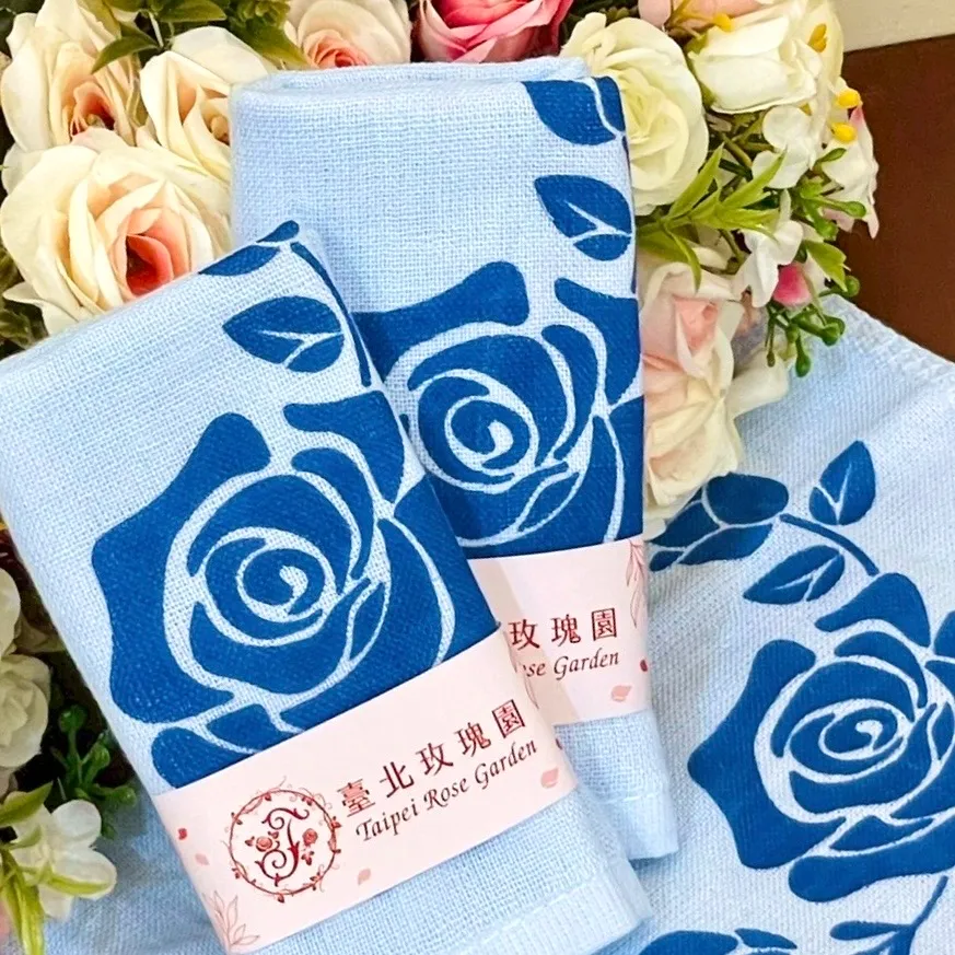 前20名入住「玫好時光」住房專案的房客，可獲得「晶華專屬—花卉造型限量方巾」。業者提供