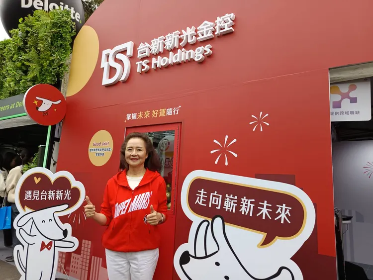 台新新光金控昨參與台大校園徵才博覽會，此為合併後首場校園徵才活動，今年共開出約7500名職缺，台新銀行總經理林淑真受訪。許麗珍攝