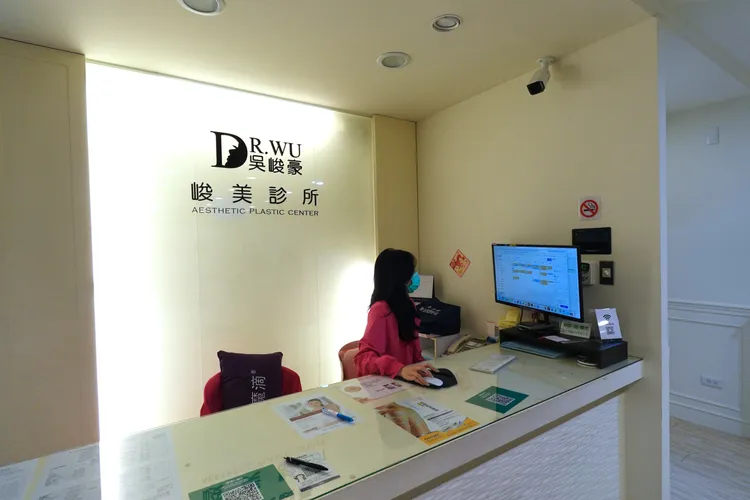 位在台中的峻美診所專攻隆乳、隆鼻。黃若綾攝