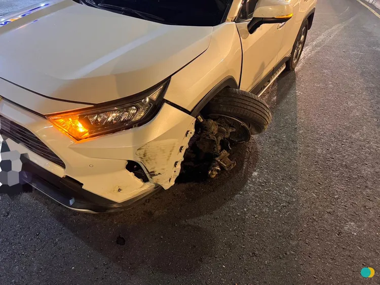 小客車自撞。翻攝畫面