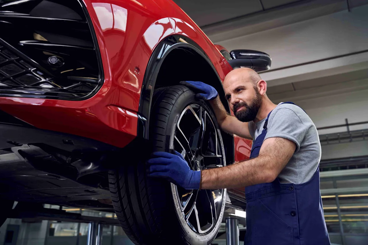 回廠換購普利司通與馬牌輪胎，均可享買三送一限時方案。業者提供