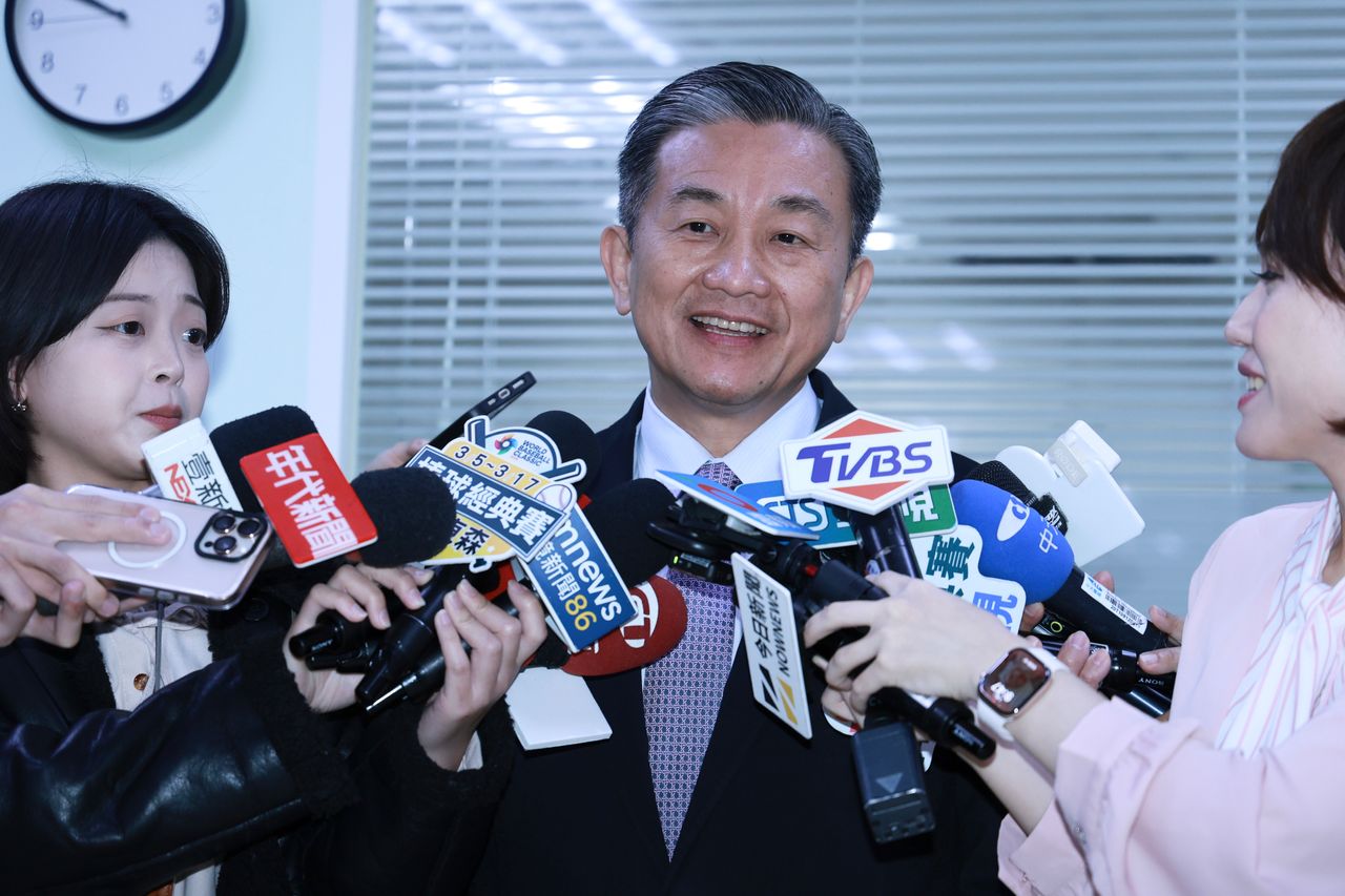 王定宇發言變少「原來是在忙…」 他酸湧言會:個個男兒本色