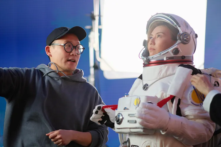 孫燕姿在MV中化身女太空人。Make Music提供