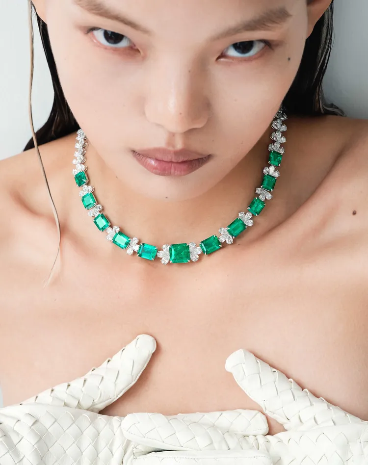 哥倫比亞穆索天然祖母綠配鑽石項鏈，祖母綠共中45.94克拉，估價425萬至600萬港元。富藝斯提供