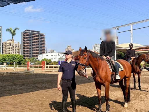 策馬逐夢！新北騎警帶領弱勢少年上馬　體驗人生新視角