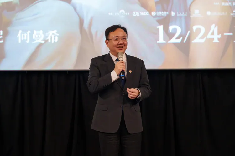 法務部常務次長馮成表示，人生有時候很艱難，在很多的時候我們會碰到一些挫折或者犯錯的時候，但是只要我們能夠加以改正、鼓起勇氣繼續往前走，我們就可以看到陽光，我們就會有溫暖。