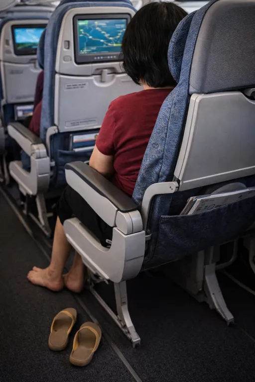 搭機別再亂脫鞋了　空服員點出關鍵原因