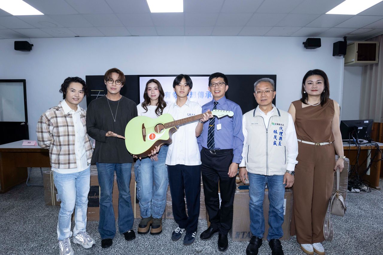 不只救護車!告五人回母校捐樂器設備 預告成立「獎學金」支持學弟妹
