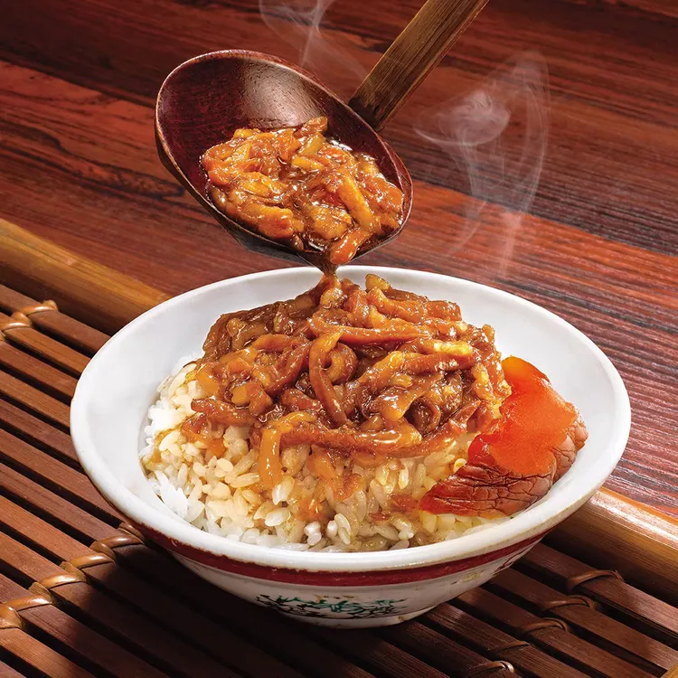 今年1月連鎖餐飲鬍鬚張漲價，小碗的飄香滷肉飯一口氣飆破70元。資料照