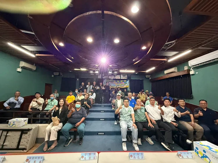 東港警赴小琉球與民宿業者座談。翻攝畫面