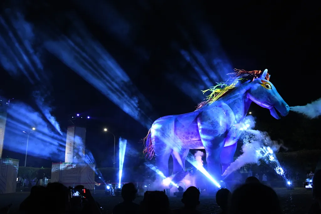 雨馬燈光秀。翻攝畫面