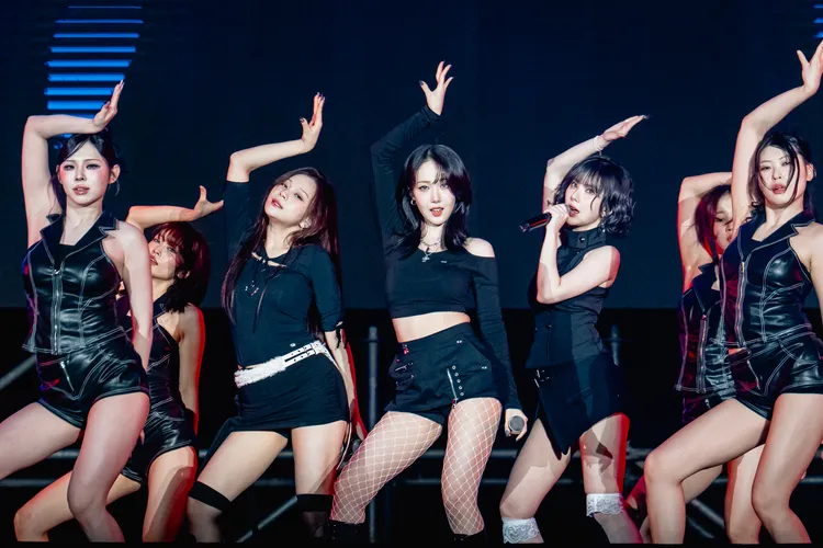 VIVIZ熱舞秀出辣腿。讀者提供