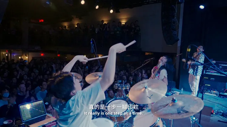 2025年12月大象體操推出紀錄片《大象體操：比夢境更真實》，紀錄樂團成立與如何存活至今過程。大象體操提供